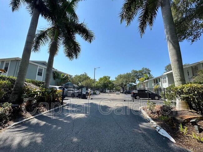 Building Photo - 5440 S MacDill Ave