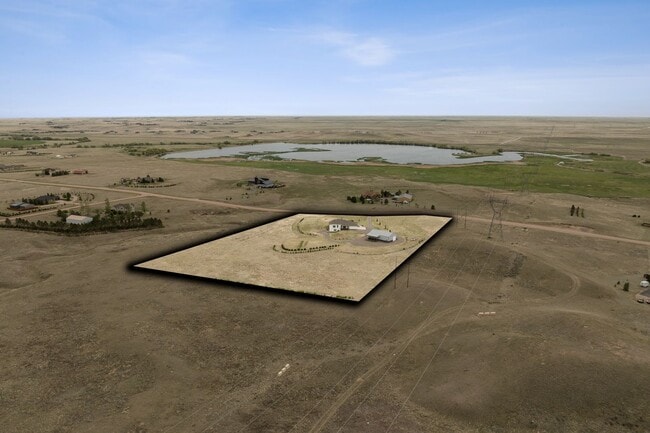 Building Photo - Executive 3-Bed Ranch Main Level - Private...
