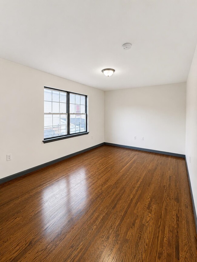 Building Photo - 28 4th St