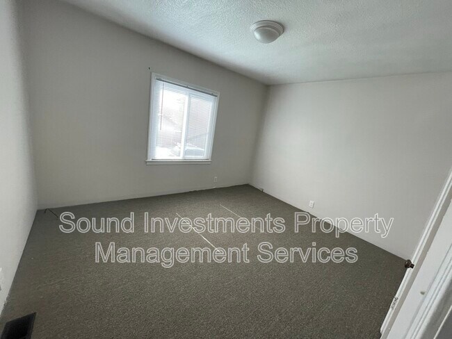 Building Photo - 2611 76th Ave