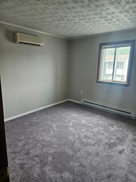 Building Photo - 30 Enfield St