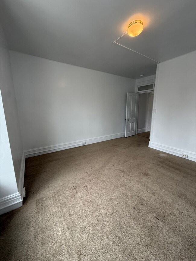 Building Photo - 227-229 S Washington