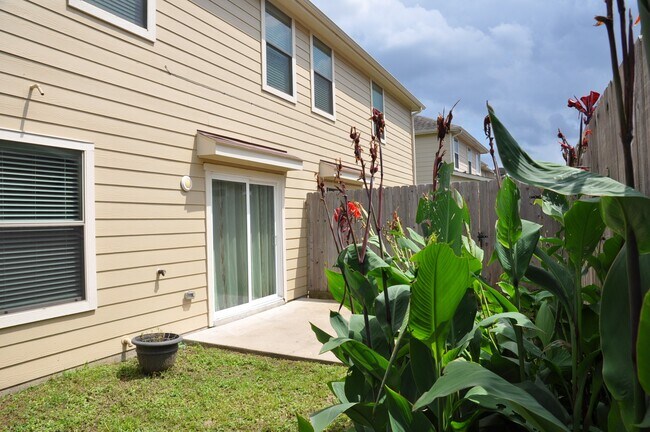Building Photo - 16025 Summerville Lake Dr
