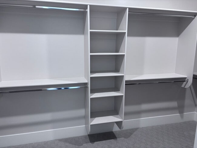 Building Photo - Wonderful single story 4 bed | 3 Bath | 2 Car Garage off Washington Dam Rd with Hot Tub