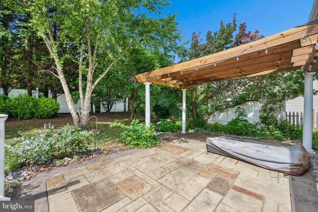 Building Photo - 110 Bedrock Dr