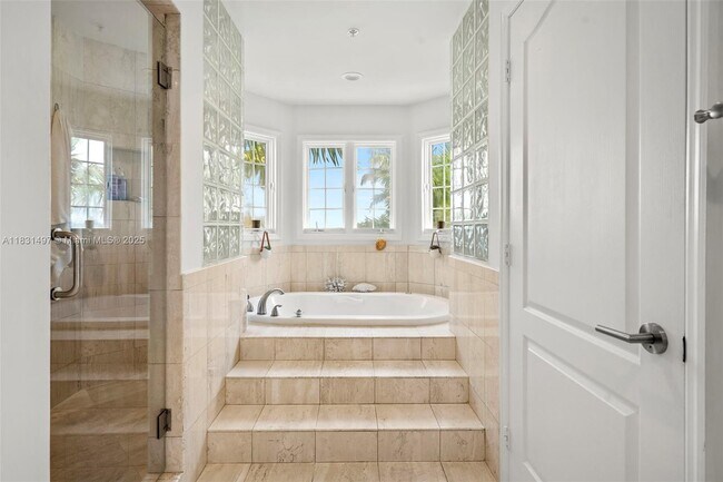 Building Photo - 1415 Sunset Harbour Dr