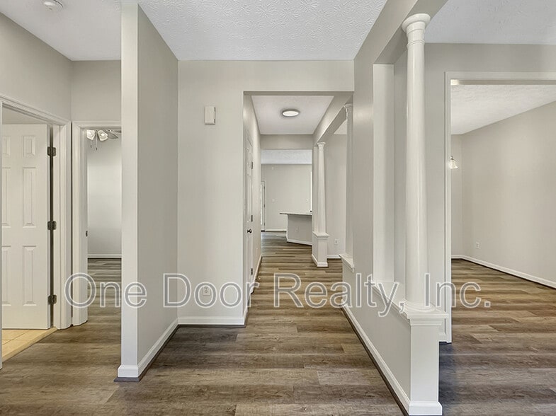 Building Photo - 6268 Chelsea Crescent