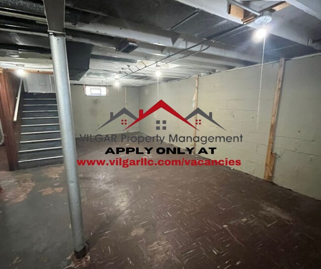 Building Photo - Step into comfort and convenience with this spacious 3-bedroom, 1-bathroom single-family home des...