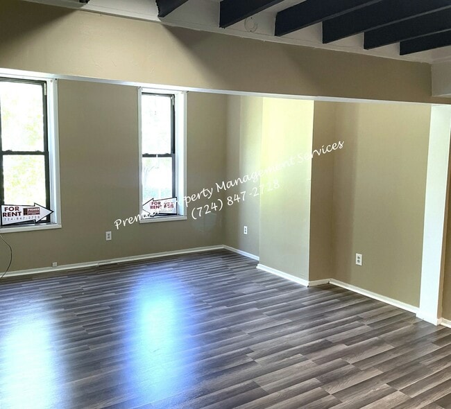 Building Photo - 916 3rd Ave