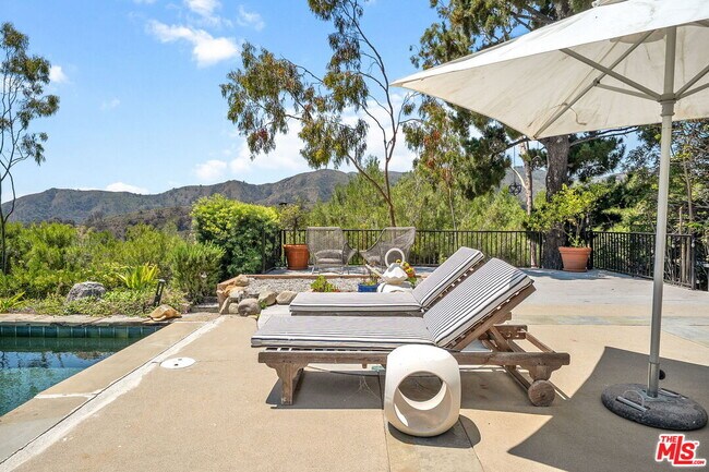 Building Photo - 2529 Pesquera Dr