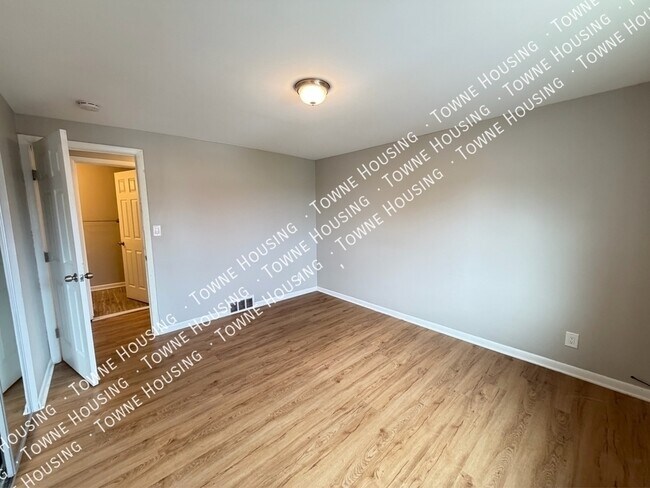 Building Photo - 132 Denrose Dr