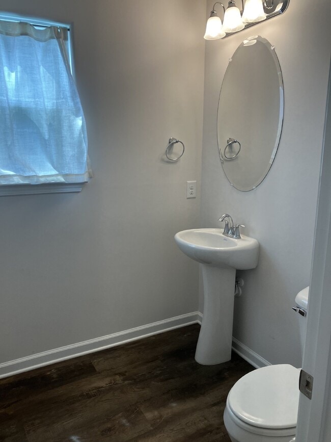 Building Photo - 499 Volunteer Park Road