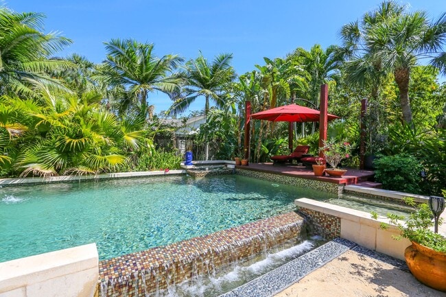 Building Photo - **TROPICAL PARADISE**3BEDS/2BATH POOL HOME...