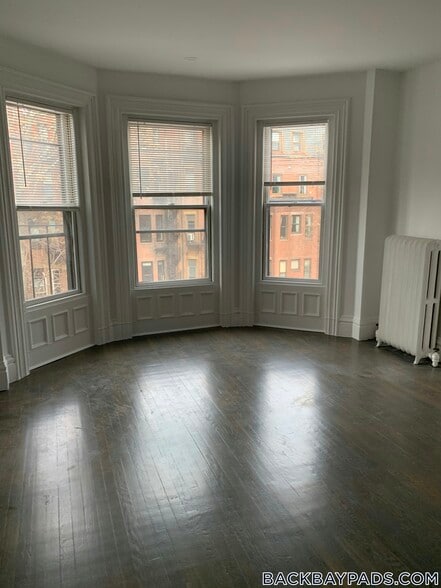 Building Photo - 225 Newbury St