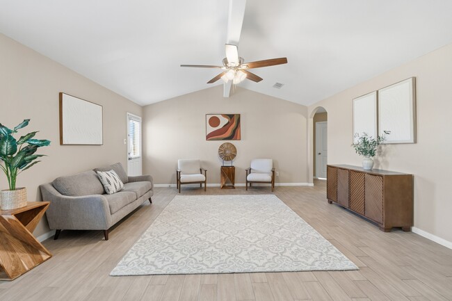 Building Photo - 1001 Strawberry Ridge Dr