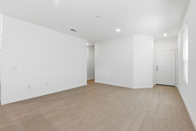 Building Photo - 26391 Cedar Sedge Dr