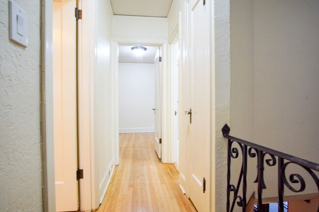 Building Photo - 1931 West Hills Two Bedroom Townhouse Available Now!