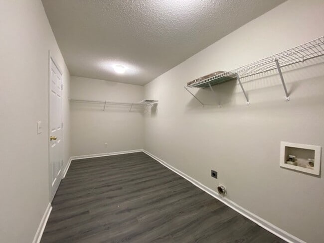 Building Photo - Quiet Cul De Sac Rental