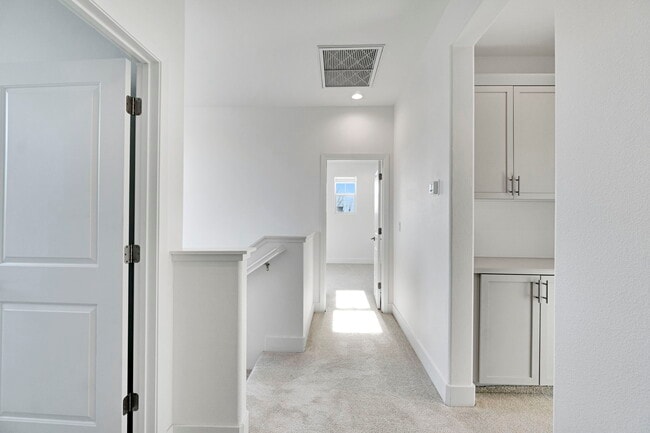 Building Photo - 863 Orchard Hills Rd