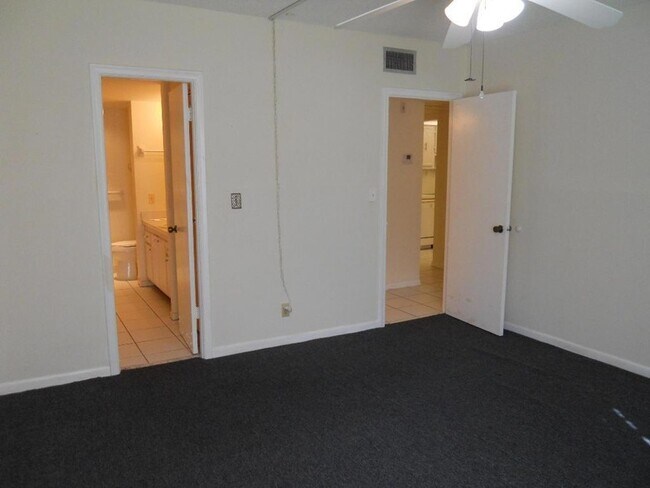 Building Photo - 250 NE 20th St