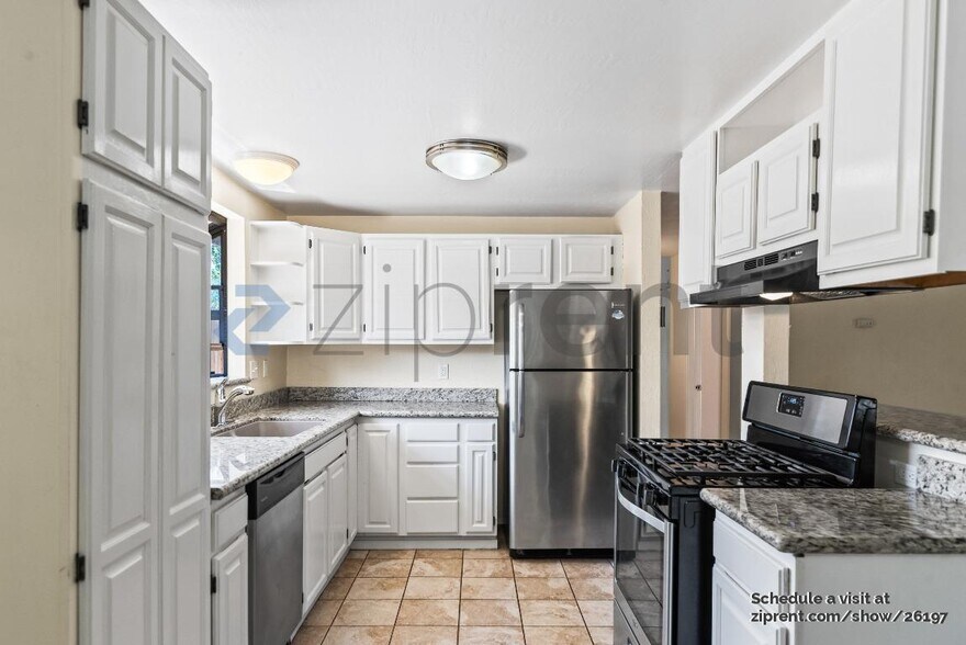 Building Photo - 499 Pebble Dr