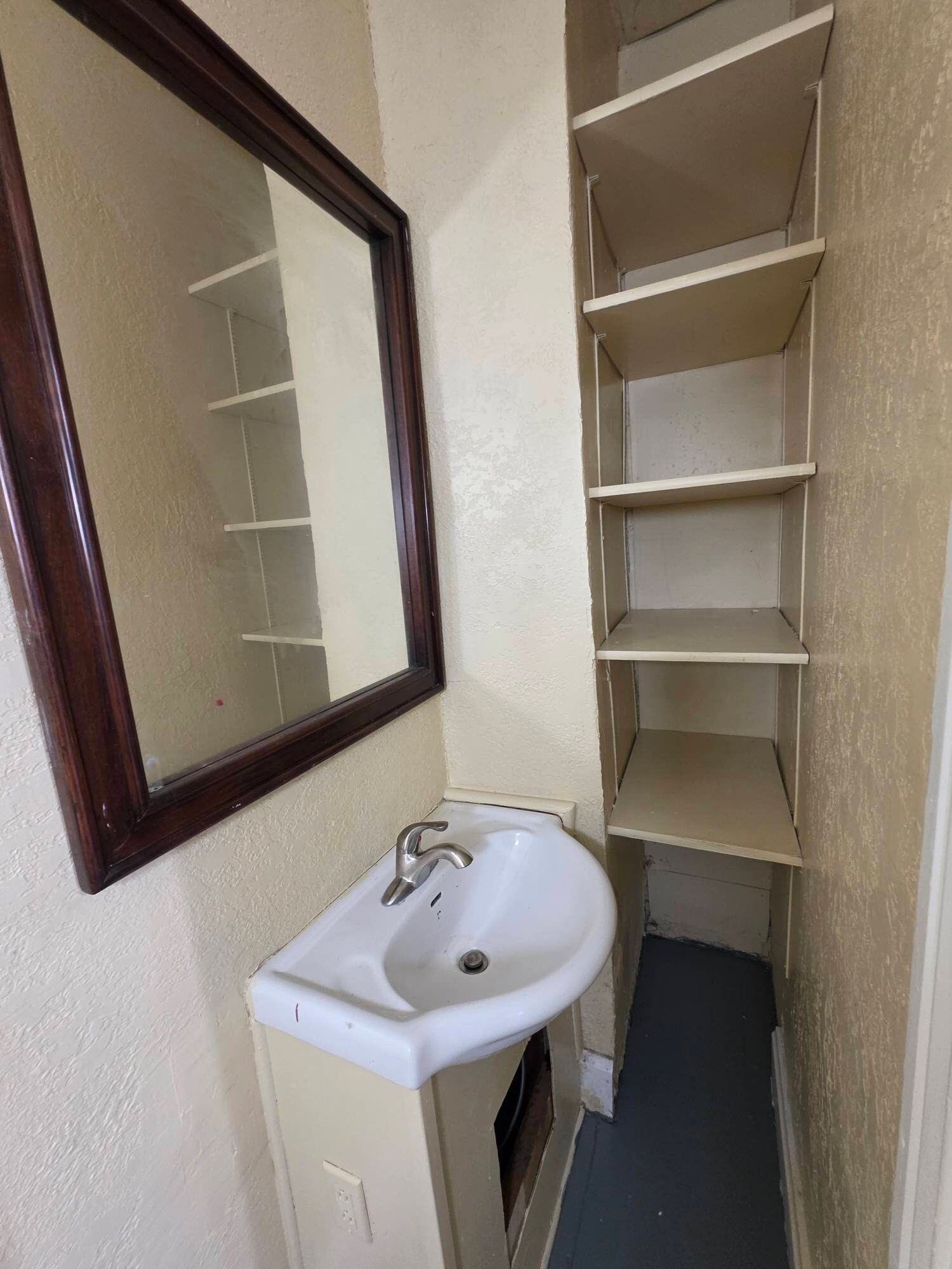 Building Photo - 1614 5th Ave