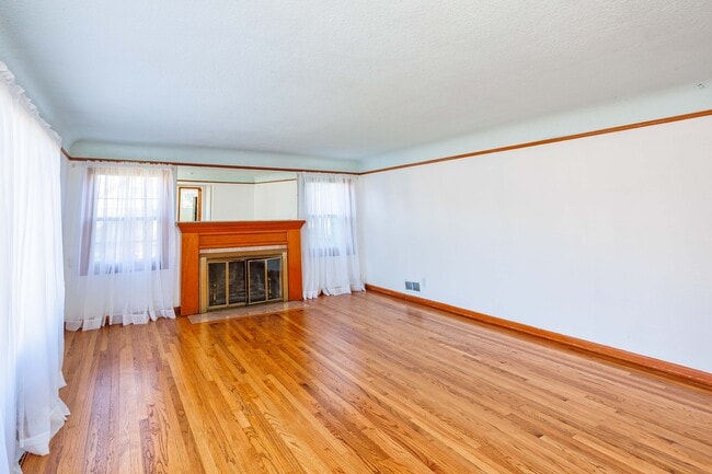 Building Photo - 1910 NE Cramer St