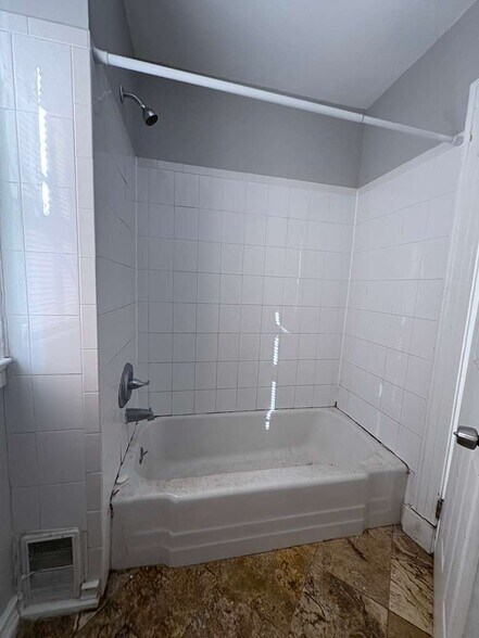 Building Photo - 240 Fountain St