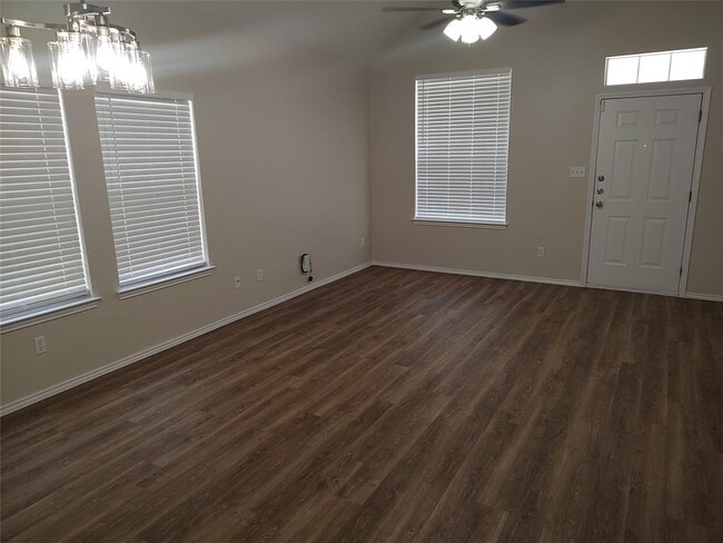 Building Photo - 2842 Southampton Way
