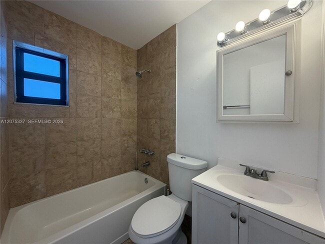 Building Photo - 4106 W 11th Ct