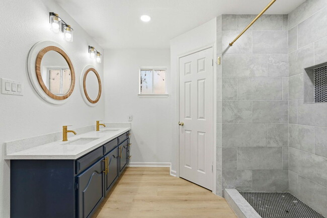 Building Photo - 11011 Almond Grove