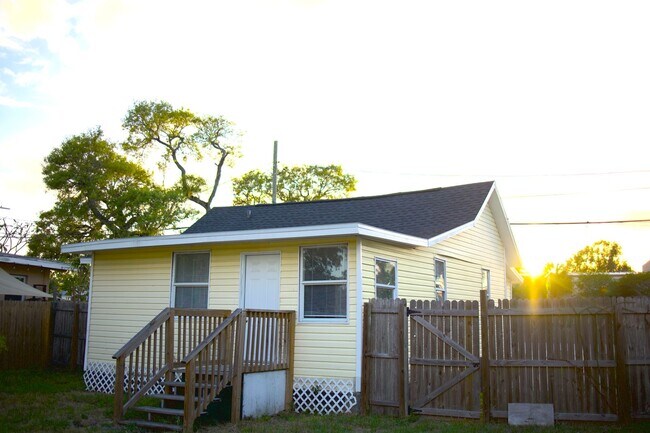 Building Photo - Spacious Clearwater Home with Modern Comforts with Private Backyard! 2bed | 1Bed