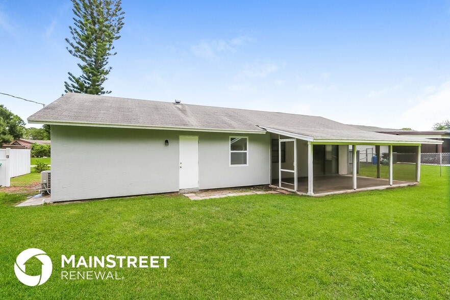 Building Photo - 646 SW Byron St