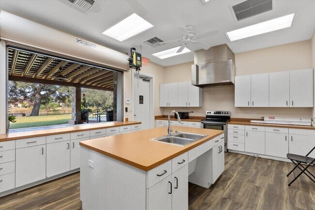 Building Photo - 532 Stone River Dr
