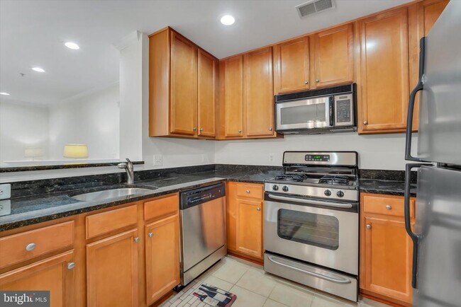 Building Photo - 1516 North Point Dr