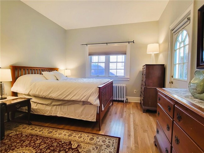 Building Photo - 92 Pelham St