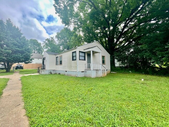 Primary Photo - Welcome to this stunning 5-bedroom, 2-bath...