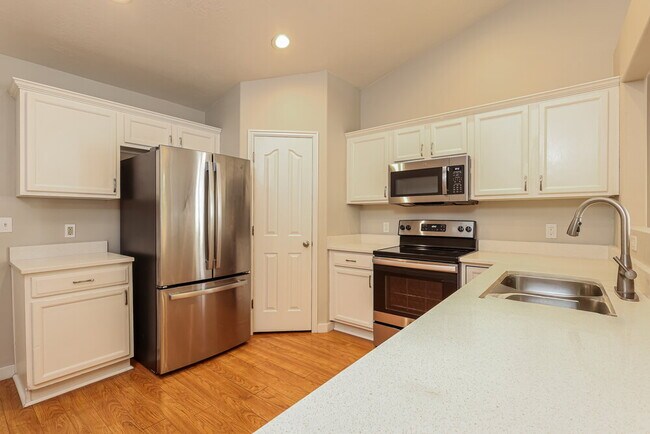 Building Photo - 8558 Maul Oak Dr