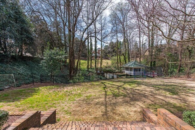 Building Photo - 3211 Circle Oaks Dr SE