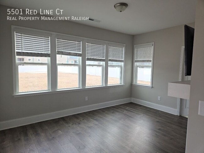 Building Photo - 5501 Red Line Ct