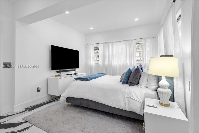 Building Photo - 1544 Michigan Ave