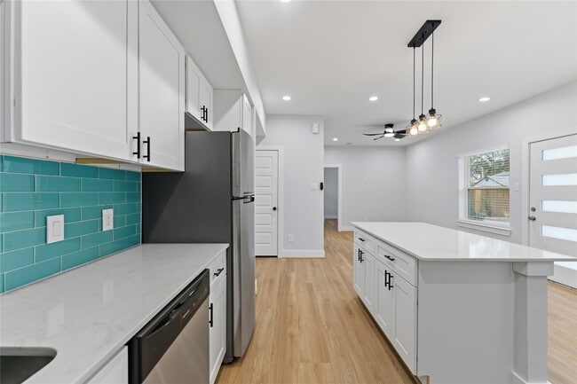 Building Photo - 5420 Elysian St