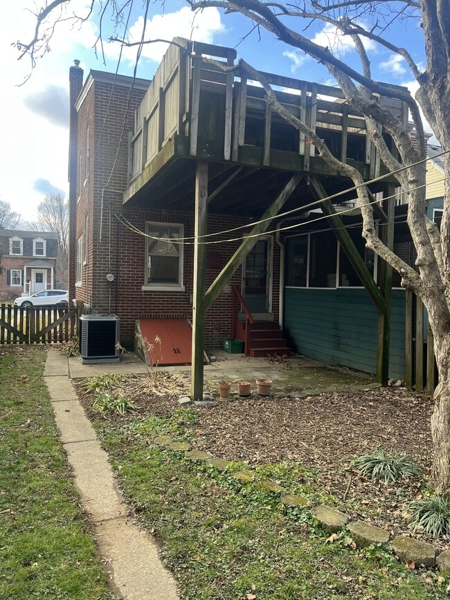 Building Photo - 1209 Elm Ave