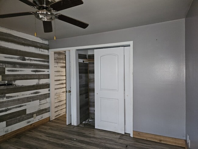 Building Photo - 4009 Oliver Ave