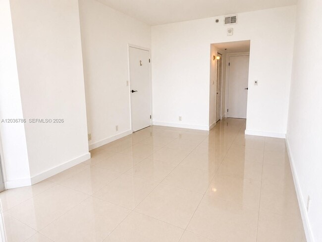 Building Photo - 7601 E Treasure Dr