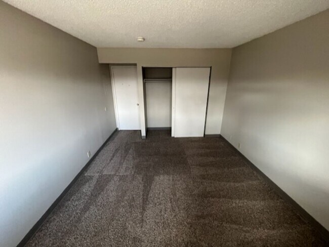 Building Photo - 2Bed DOWNTOWN!!