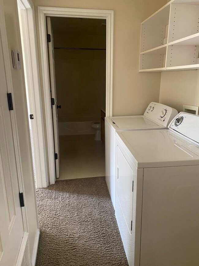 Building Photo - REDUCED RENT (for a limited time) One Bedroom near Utah Valley Hospital, Provo Recreation Center,...