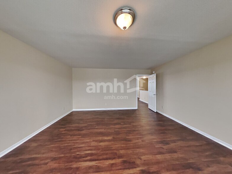 Building Photo - 10522 McClain Dr
