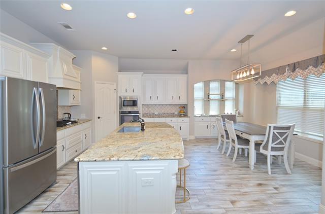 Building Photo - 3207 Pampa