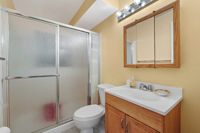 Building Photo - 2380 Middleton Ct